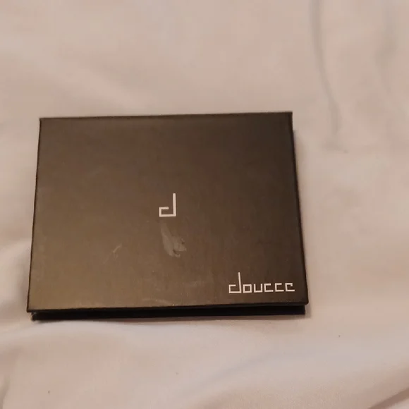 Doucce Black Makeup On The Go Palette - Picture 2 of 3